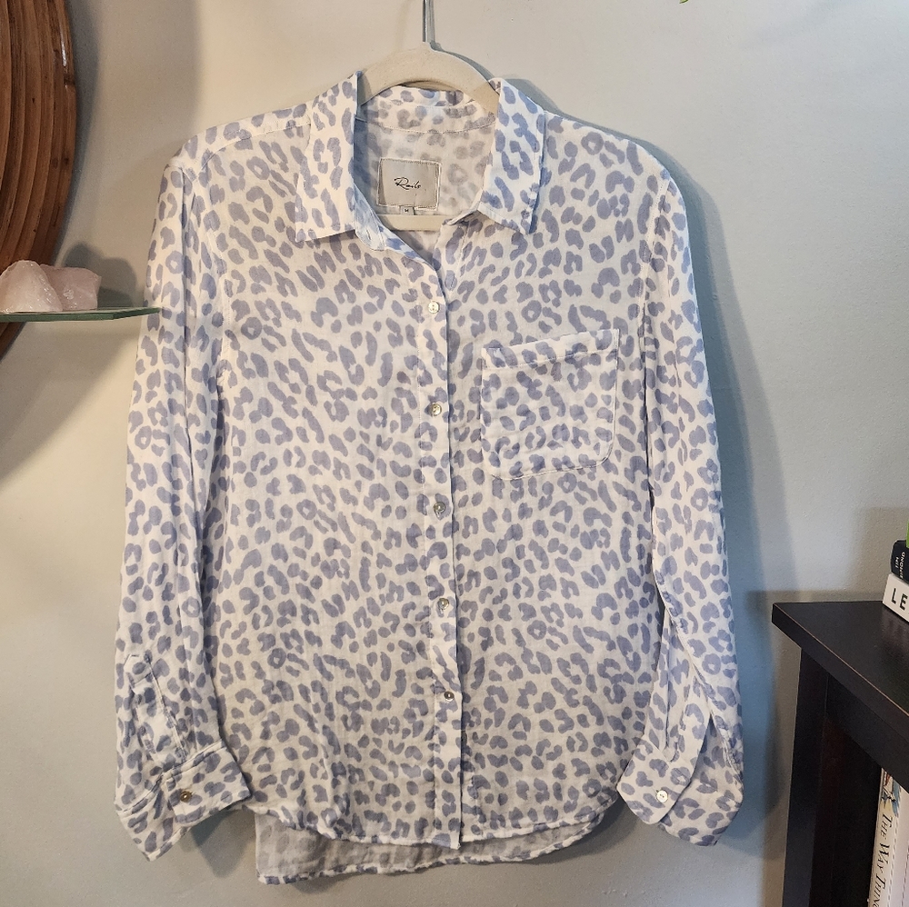 Rails "Ellis" Button Down Cheetah Print Shirt, White & Blue, size M